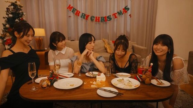 Hình ảnh gameplay Roommates Romance and Ringing Hearts-GoldBerg